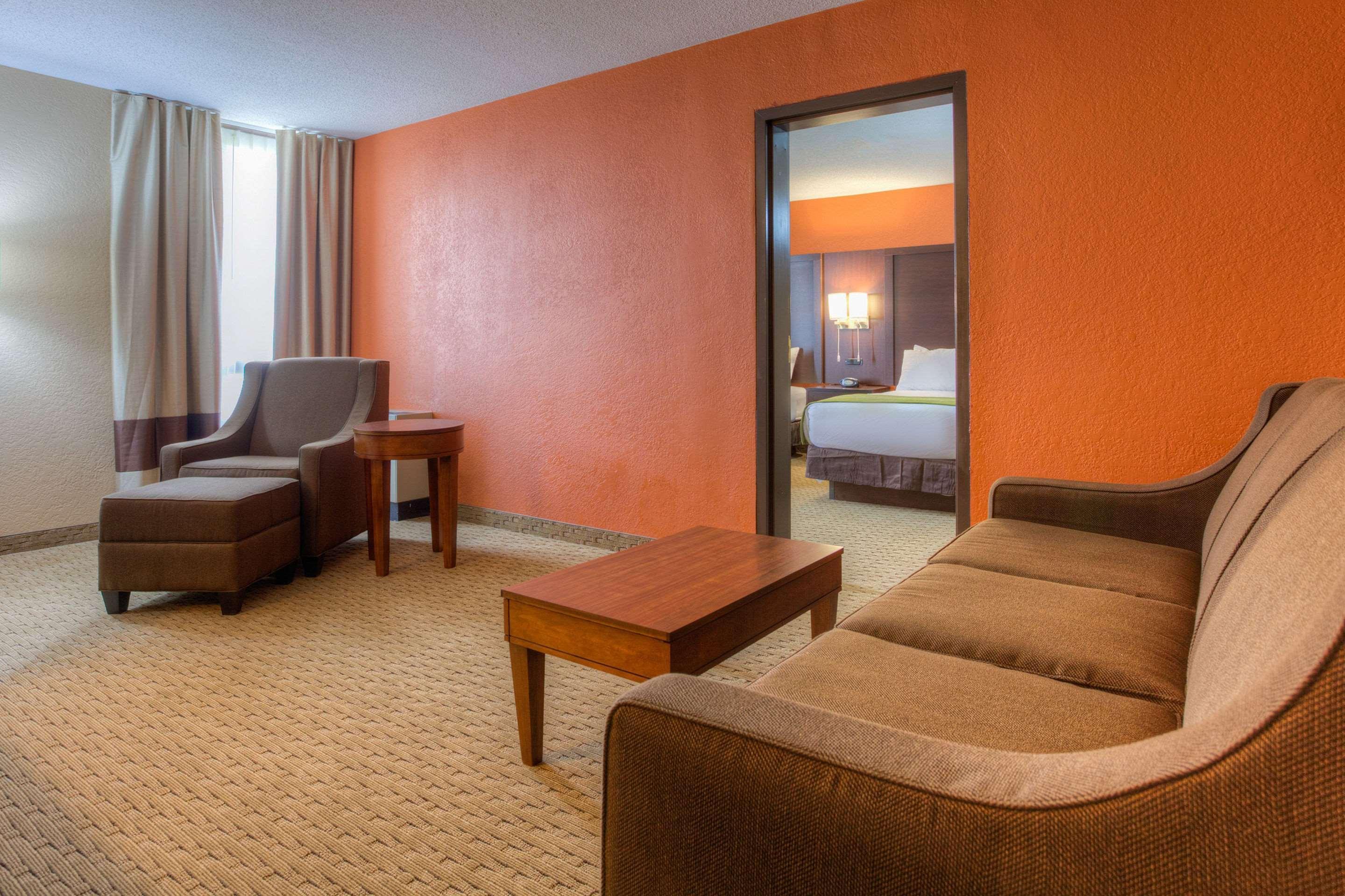 Comfort Inn & Suites Evansville Airport מראה חיצוני תמונה